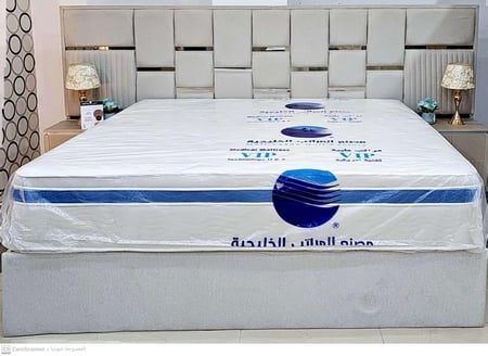 غرف نوم خشب تايلندي (سرير+دولاب+تسريحة +شفرينة +2 كمدينة)