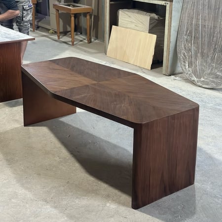 طاولة قشرة جوز