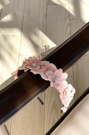 طوق ورد pink أروقة القصر