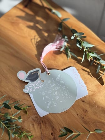 كرت ( مبروك التخرج ) مع أمكانيه تغير العبارة او اضافة اسم