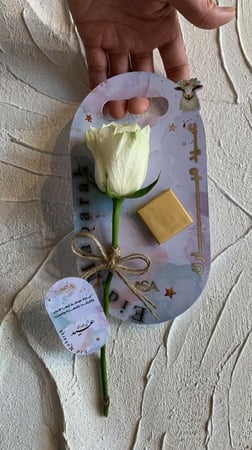 توزيعات ورد مع شوكلت (12حبه)