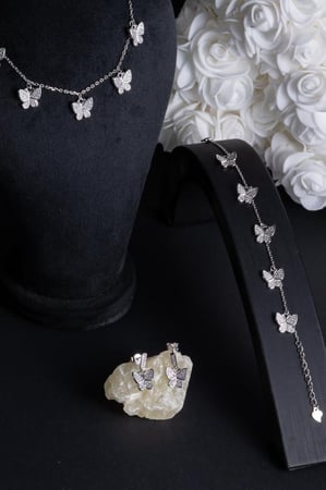 طقم فضة عيار S925 (فراشات شوكر بفصوص زيركون)