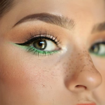 ايسنس - قلم تحديد العيون كاجال 25 فيل ذا ماري تايم