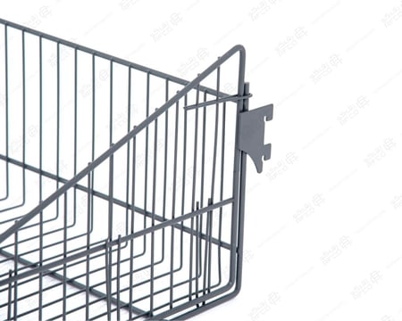 سلال رصاصي على رفوف السوبر ماركت