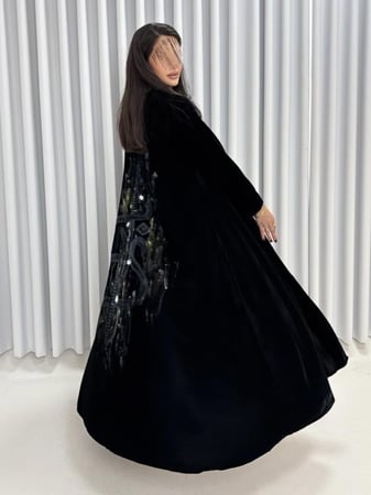 عباية شتوية نسائية سوداء واسعة