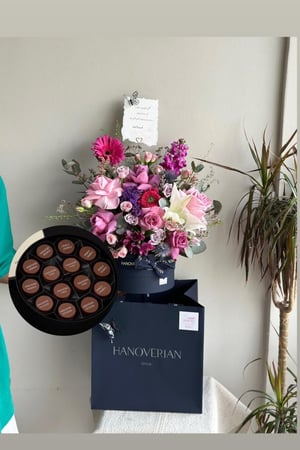 شوكلت هنوفريان فاخرة + تنسيق ورد | Luxury Hanoverian chocolate + flower arrangement