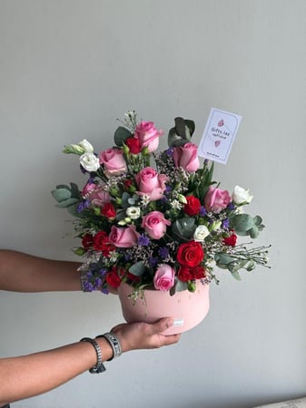 شوكلت هنوفريان فاخرة + تنسيق ورد | Luxury Hanoverian chocolate + flower arrangement