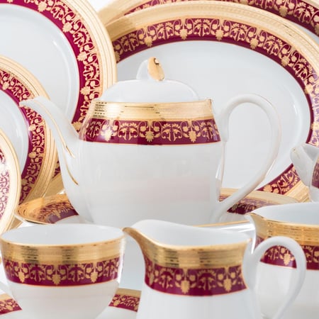 طقم سفرة بورسلين ياباني مطلي بالذهب 95 قطعة