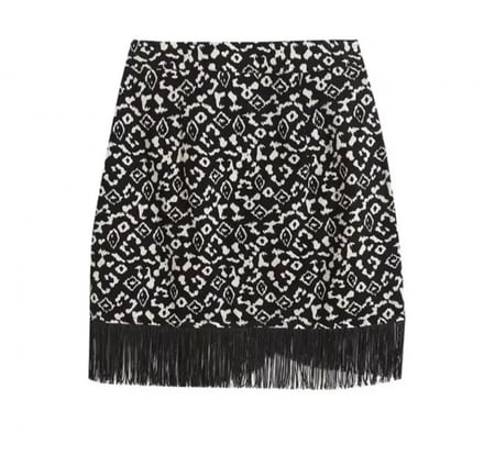 تنورة باطراف هدب