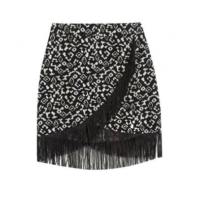 تنورة باطراف هدب