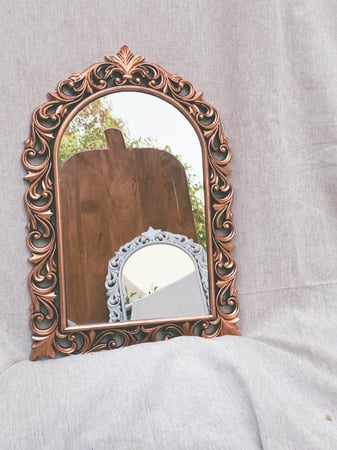 مراية باطار مزخرف - الوان متعددة