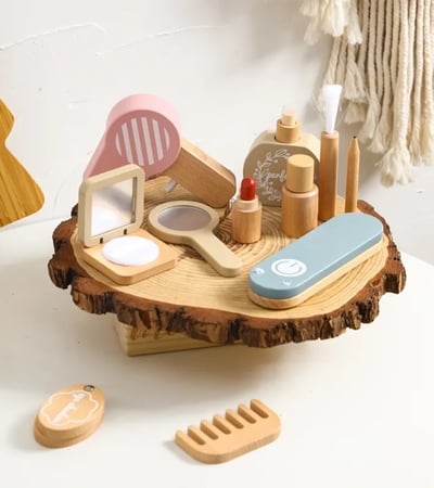 makeup toy - لعبة المكياج الخشبية
