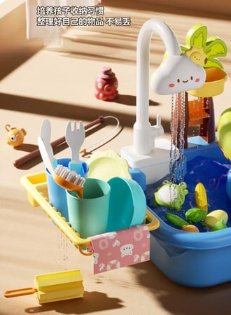 شلال ماء بأشكال جوز هند وحوت