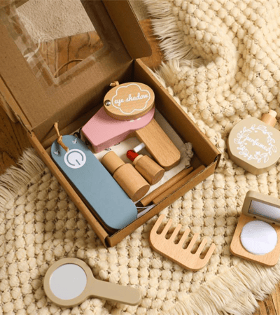 makeup toy - لعبة المكياج الخشبية