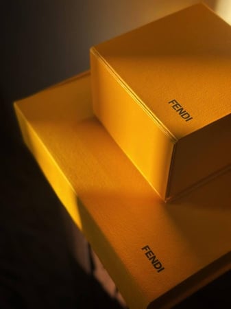 بوكس صغير من فندي 16 في 16 عمق 10 سم