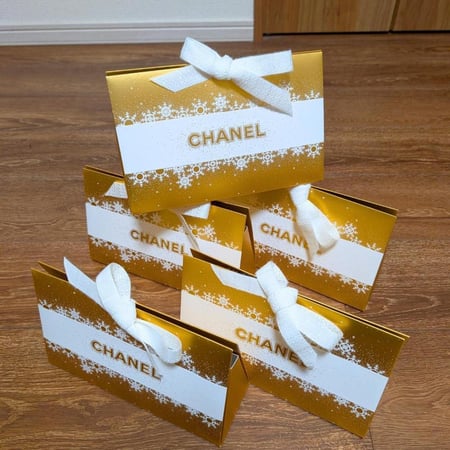 كيس صغير شانيل 22 في 14 عمق 7 سم بشكل مثلث