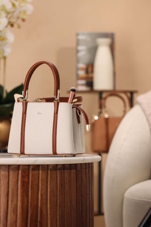 شنطة جلد مطفي مجعد نسائي من ستيفانو