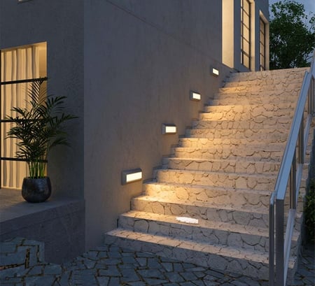 لمبة درج LED مطري 6W – إضاءة دافئة ونحاسية عالية الكفاءة