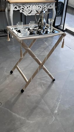 طاولة مخمل ضيافة