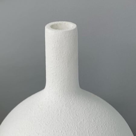 فازة فخار ابيض وسط