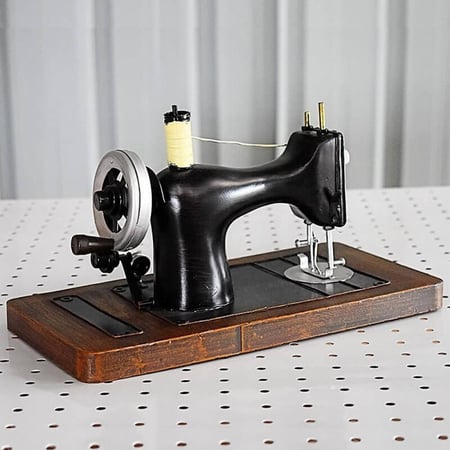 ديكور ماكينة خياطة حديد انتك