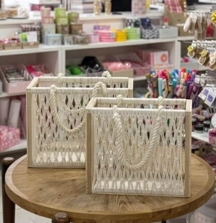 سلة رحلات مكرمية