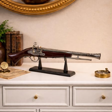 ديكور  مسدس قديم