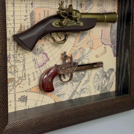 لوحة ديكور جداري مسدسات