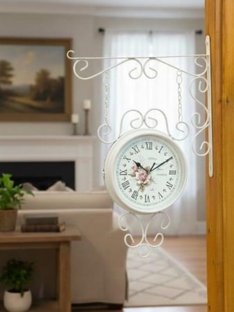 ساعة جدارية زاوية