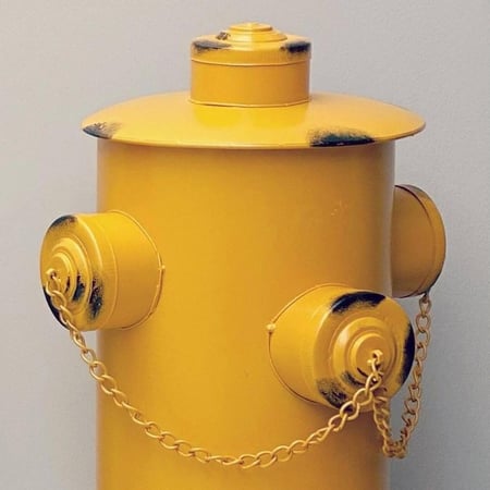 سلة مهملات شكل طرمبة اطفاء حديد