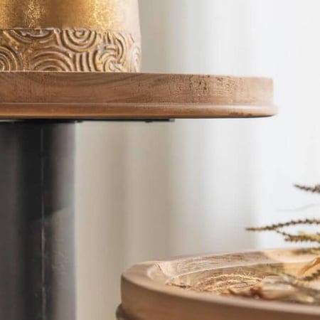 طاولة جانبية