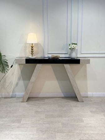 مدخل بديل الرخام بسطح زجاج مرايا أسود – فخامة وأناقة لا مثيل لها