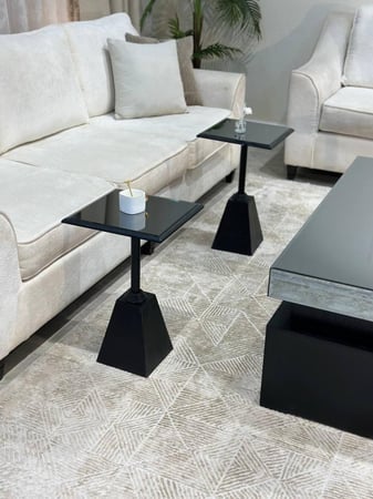 طقم طاولة ضيافة سنديان مع 4 خدمة لون اسود موديل عصري