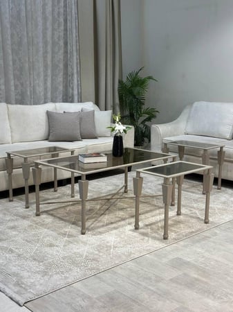 طقم طاولات مع 4 طاولات خدمة من تودو – وصل حديثًا