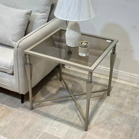 طاولة جانبية لون شمباني