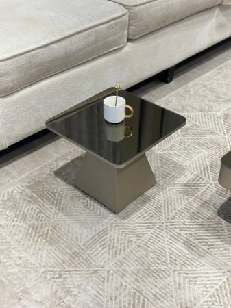 طقم طاولة ضيافة ارضي مع 4 طاولات خدمة بلون شمباني