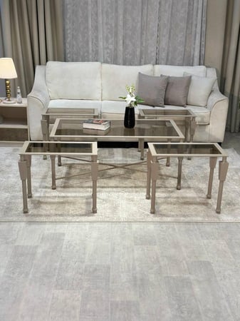 طقم طاولات مع 4 طاولات خدمة من تودو – وصل حديثًا