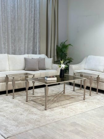 طقم طاولات مع 4 طاولات خدمة من تودو – وصل حديثًا