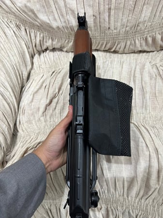 لاقط فارغ او حامل فوارغ   مناسب لاغلب الرشاشات والبنادق