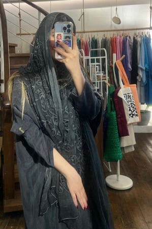 عباية كوبرو طرحة مطرزة ورد - أسود