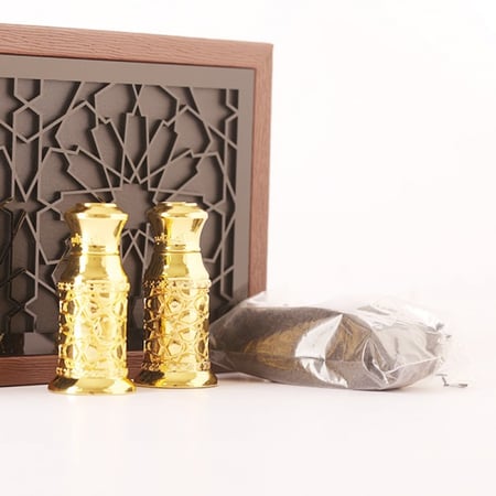 مجموعة صغيرة فاخرة من العربية للعود