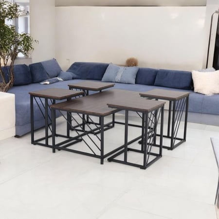 طقم طاولات ضيافة 5 قطع خشب بني وهيكل حديد بنمط خطوط مائلة