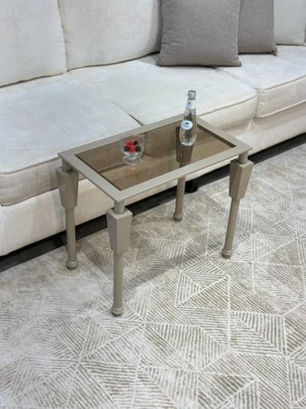 طقم طاولات 5 قطع زجاج بني وهيكل شمباني مودرن