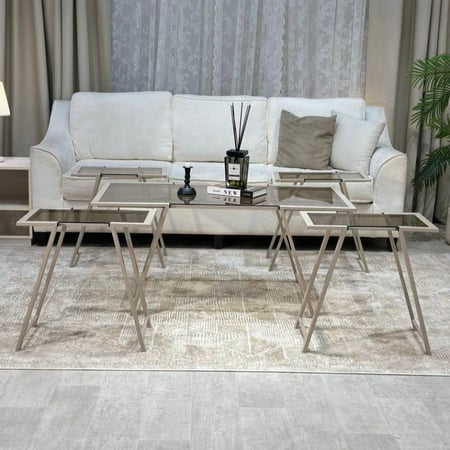 طقم طاولات ضيافة 5 قطع زجاج بني وهيكل شمباني مودرن