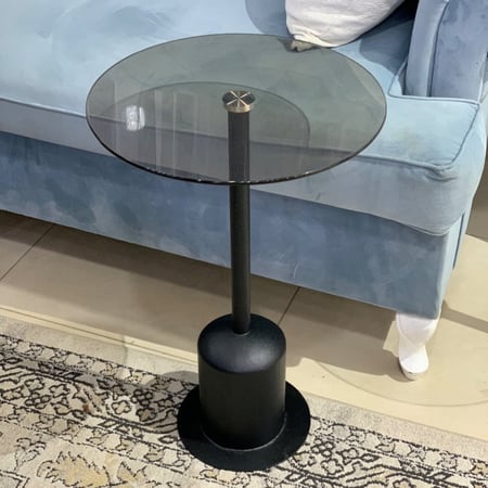 طاولة خدمة سطح زجاج أسود قاعدة حديد أسود