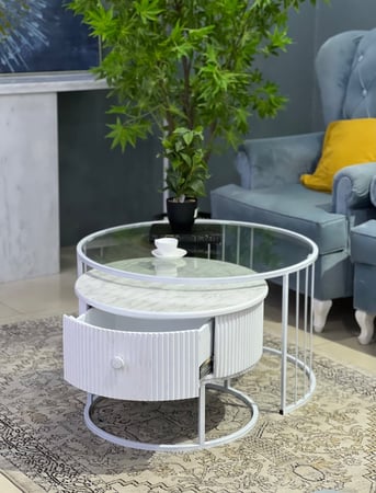 طقم طاولتين بدرج ابيض سطح خشب مع طاولة كبيرة سطح زجاج شفاف