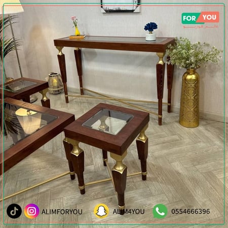 طقم طاولات ضيافة 5 قطع خشب بني وزجاج وهيكل ذهبي