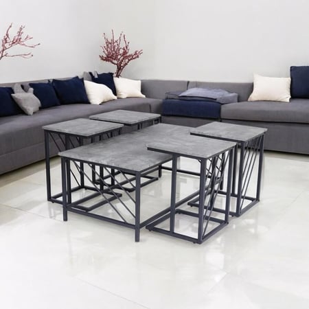 طقم طاولات ضيافة 5 قطع خشب رمادي وهيكل حديد بنمط خطوط مائلة