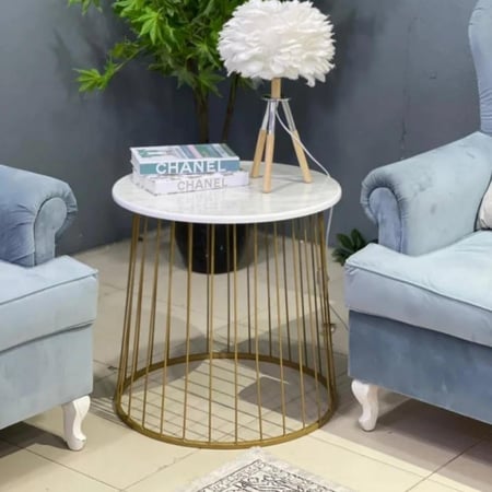طاولة جانبية رخام أبيض وقاعدة ذهبية 60x60 سم