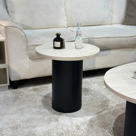 طقم طاولات 3 قطع خشبي بيج وقواعد أسطوانية سوداء